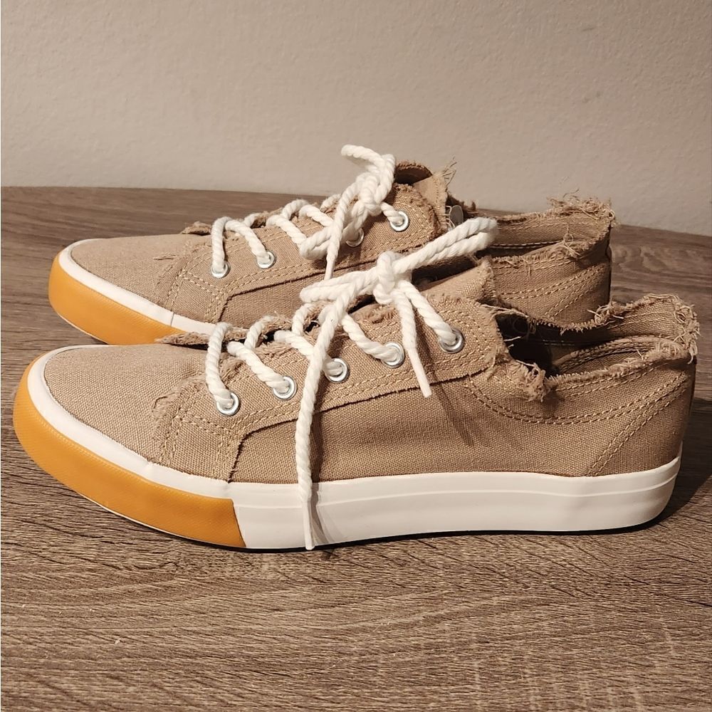 Serra Ladies Memory Foam Tan Canvas Sneakers Size 10 New